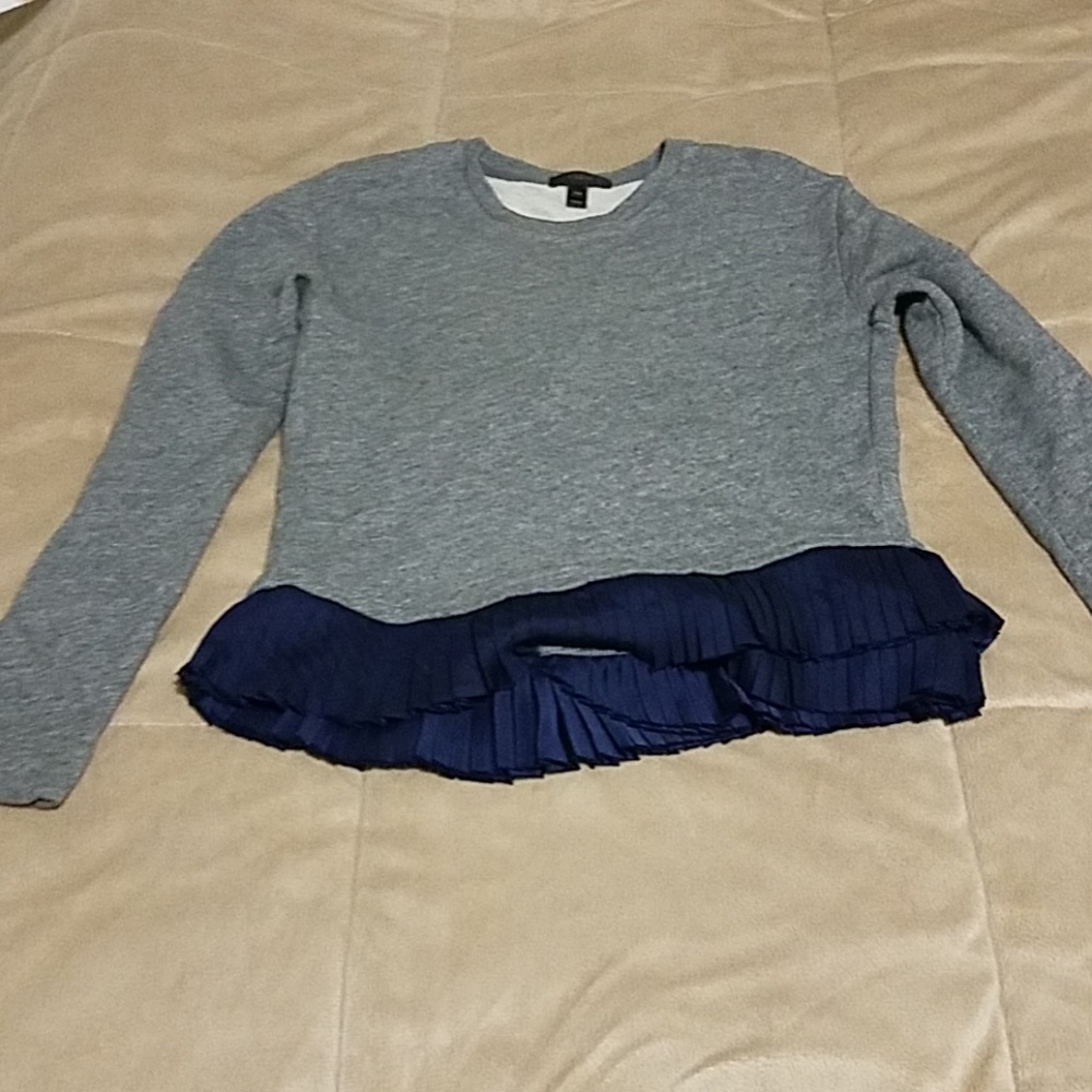 Sweater with cute trim